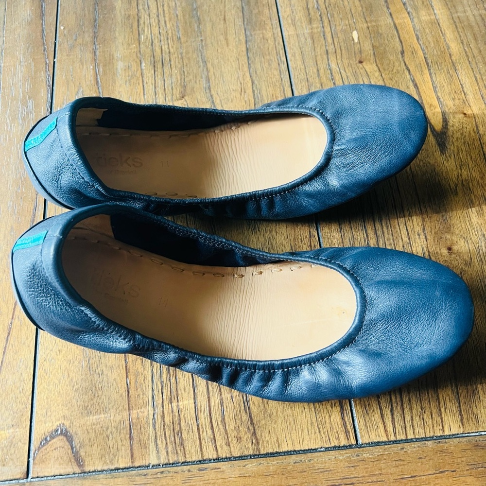 Women’s Size 11 Navy Blue Tieks!